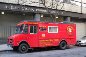 800px-Pizza_Truck_NYC_50_jeh